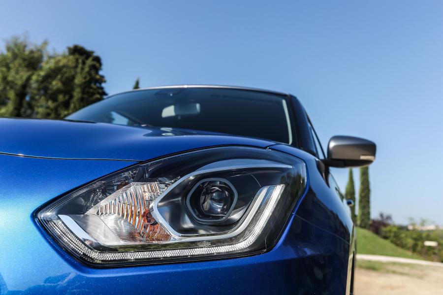 Детали экстерьера Suzuki Swift AllGrip 2017 года  (WW) (фото 2 из 40)